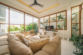 Villa Swiss - chic 3BR Villa with private pool in Pererenan